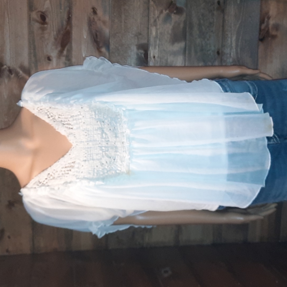 About a girl blouse - Picture 1 of 4